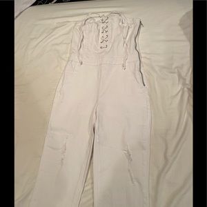 Shoulderless white overalls